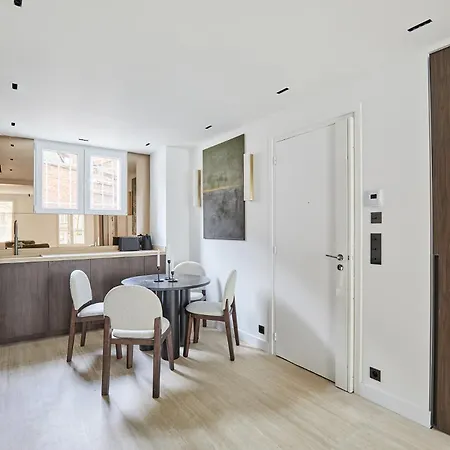 Spacious & Modern 2br 2ba L 16 Near Roland Garros Apartment *