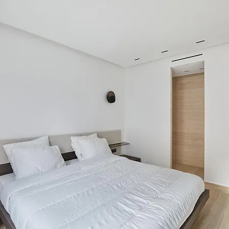 Spacious & Modern 2br 2ba L 16 Near Roland Garros Apartment