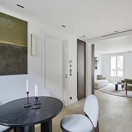 Spacious & Modern 2br 2ba L 16 Near Roland Garros Apartment